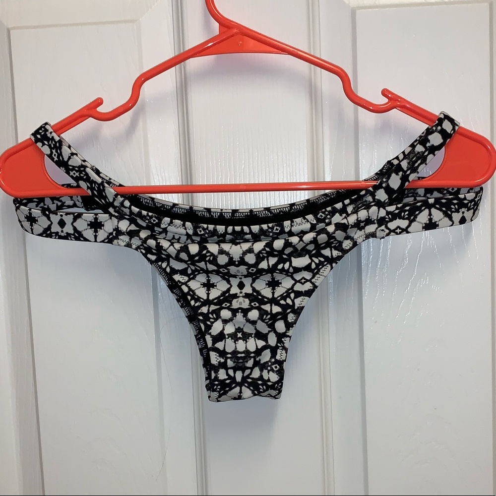 Cheeky bikini bottoms